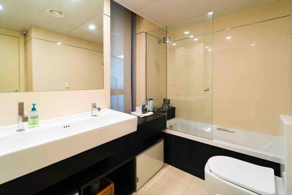 Unique Rentals-seafront Luxe Apartament