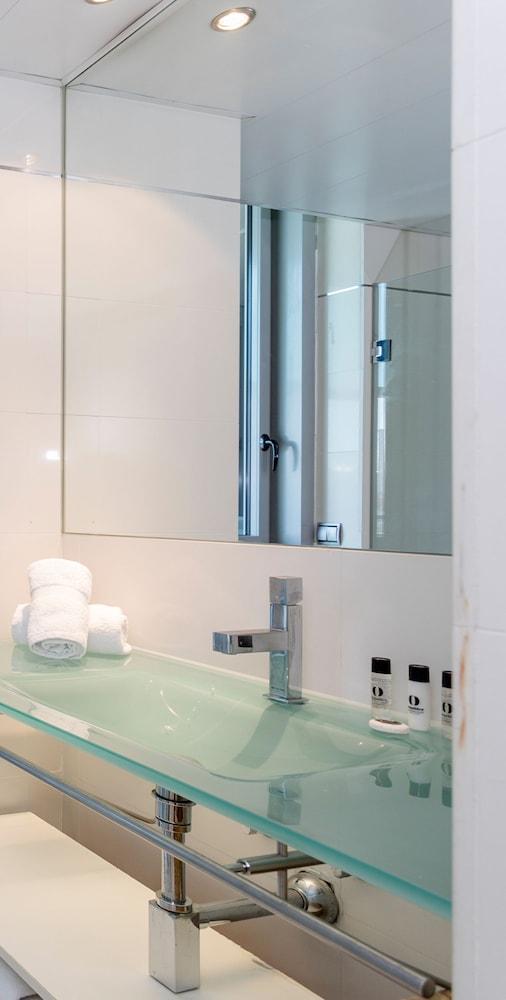 Unique Rentals-seafront Luxe Apartament